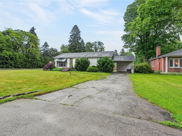 219 Fiddlers Green Rd, Hamilton, ON L9G 1W7