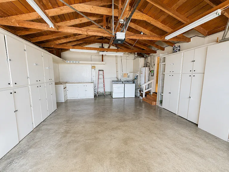 4543 Sloat Rd — Photo 11