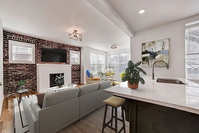 1123 N Main St #12 — Photo 12