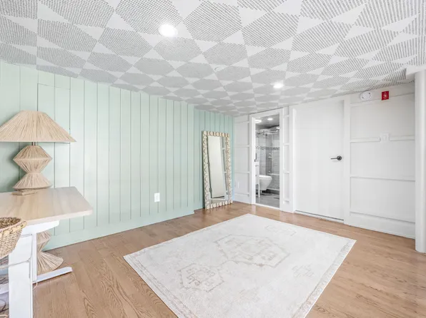 282 Nassau Avenue image 11 of 15