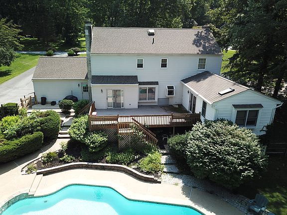 2nd image of 373 Brookwood Dr