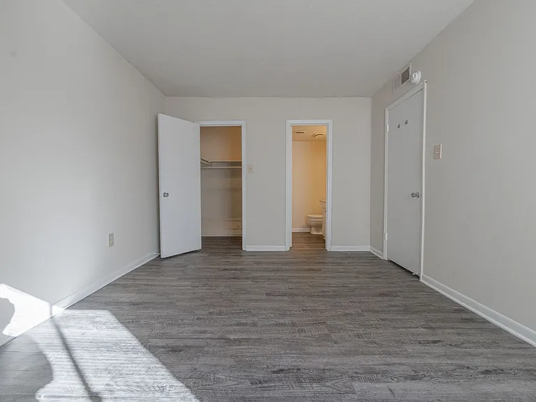 500 Umstead Dr #103-F — Photo 7