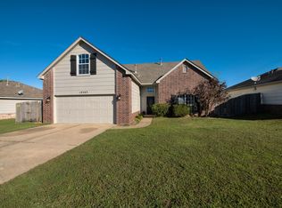 19303 Redbud Ct, Catoosa, OK 74015
