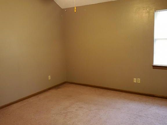 3rd image of 520C NE 6th St
