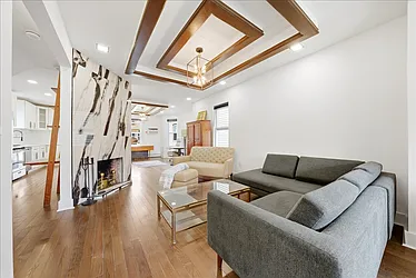 916 Clarence Avenue, #1