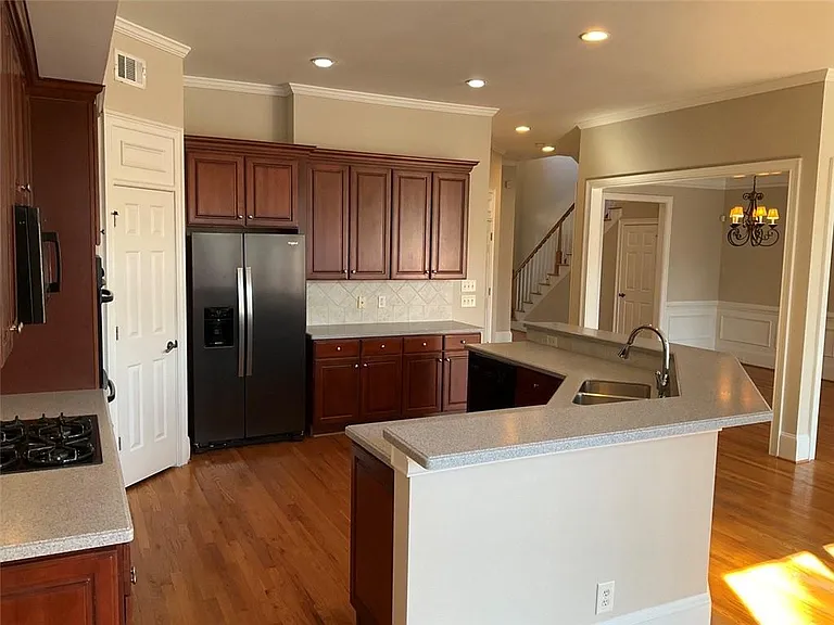 6193 Spalding Dr — Photo 10