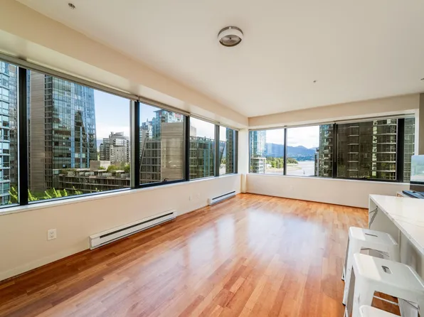 1333 Georgia St W #502, Vancouver, BC V6E 4V3