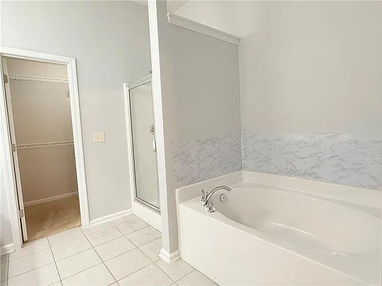 1033 Haley Woods Ln — Photo 19