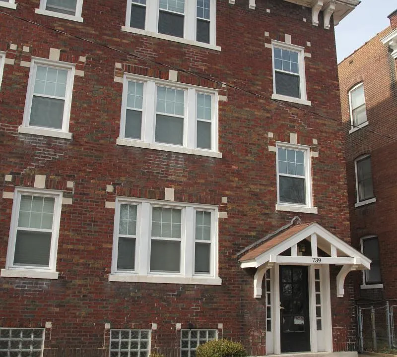 739 Leland Ave #1