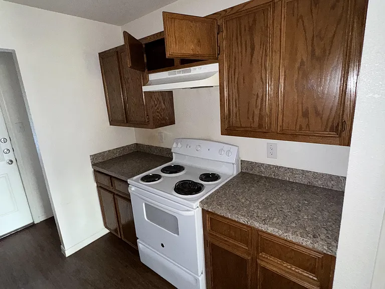 221 Gibson St #B — Photo 3