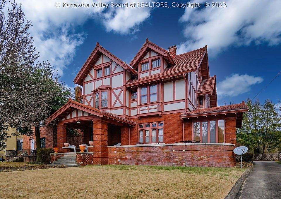1st image of 1590 Virginia St E