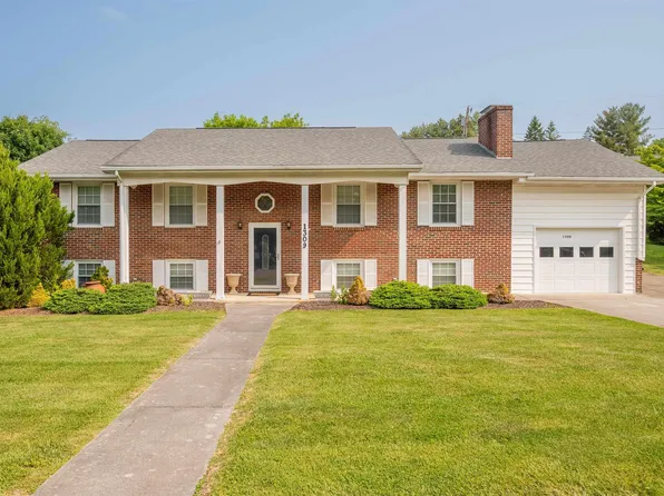 1309 Hopkins Dr, Pulaski, VA 24301