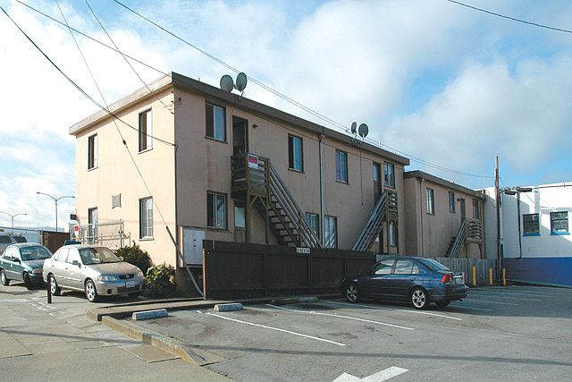 1st image of 555 Mastick Ave