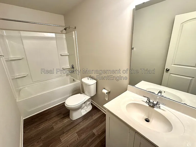 4104 Devonwood Ct — Photo 11