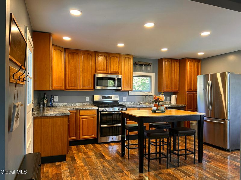 2nd image of 6 Wayne Avenue