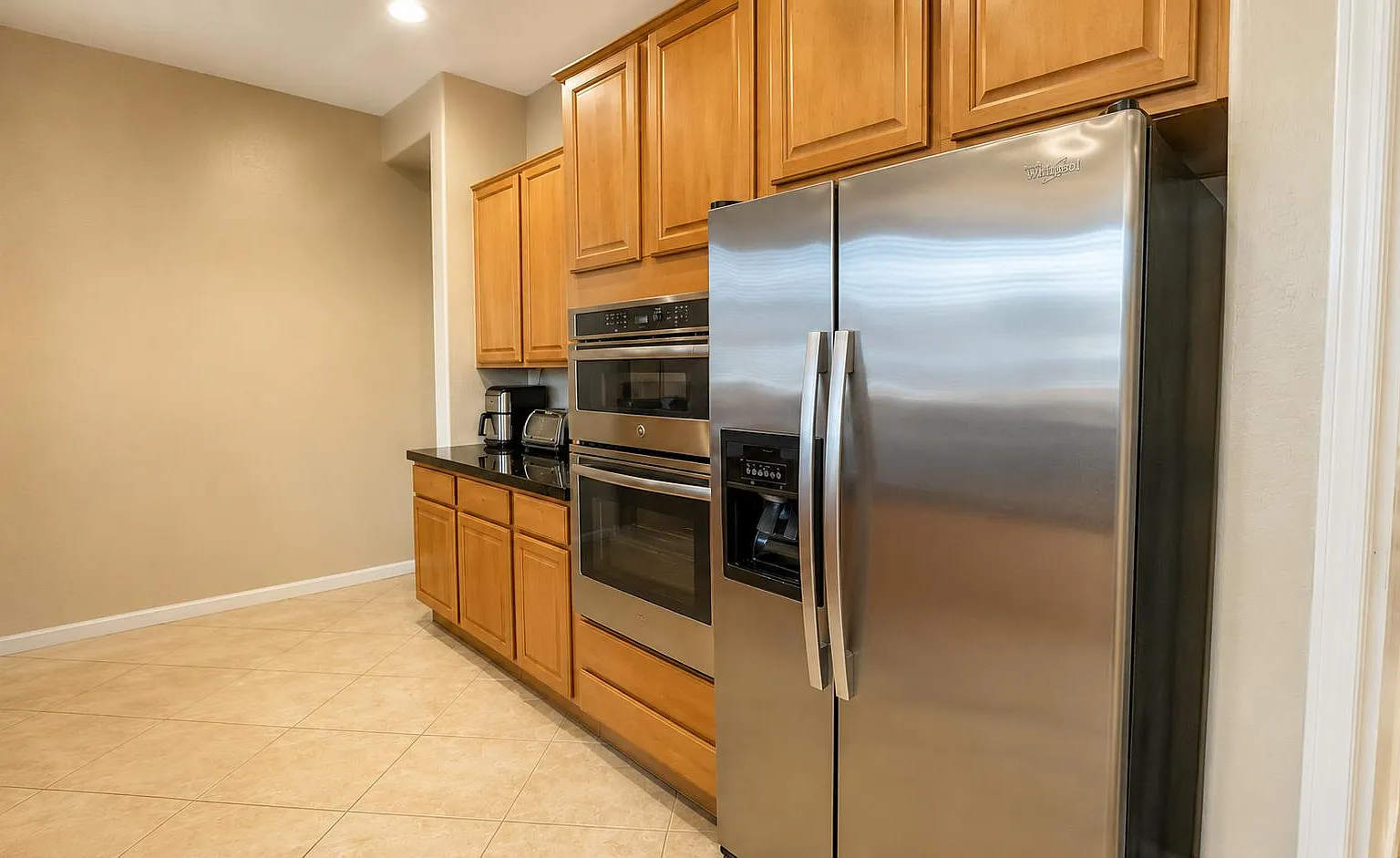 4 bed, 3.0 bath, 3100 sqft, $992 — Photo 4