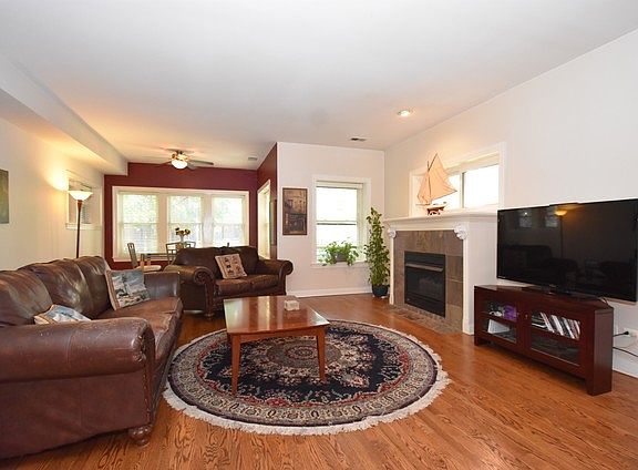 4th image of 920 W Agatite Ave APT 1