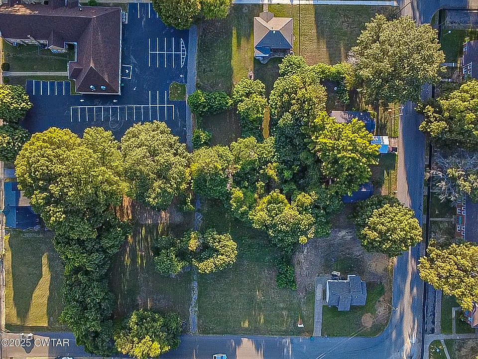 2nd image of 222 Elm St