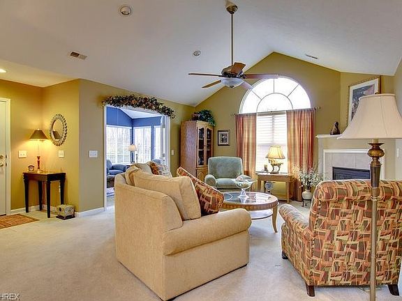 3rd image of 305 Sandover Dr