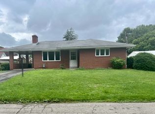 410 Oakland St, Ellwood City, PA 16117