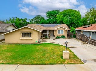 715 W D St, Lemoore, CA 93245