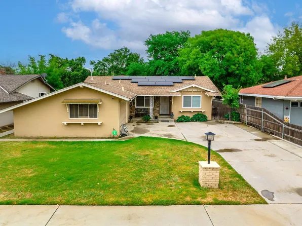 715 W D St, Lemoore, CA 93245