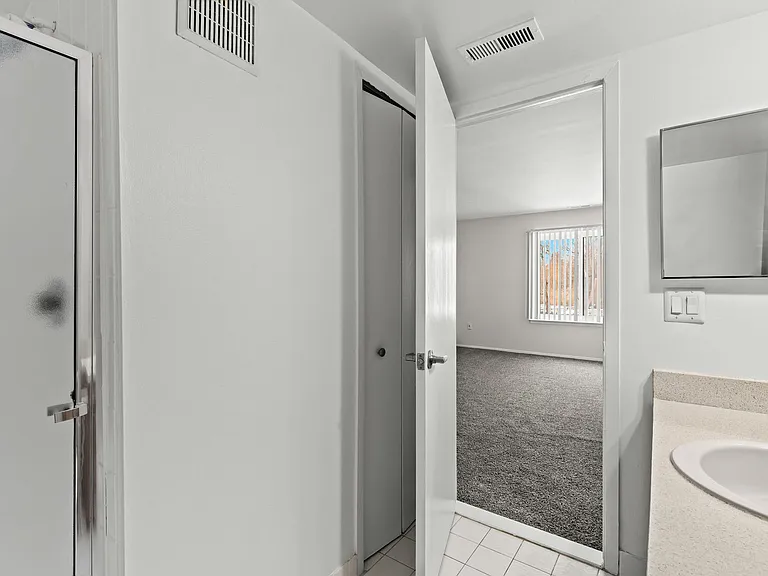 Willow Tree Apartments — Photo 48