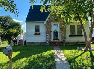 402 2nd St S, Grove City, MN 56243