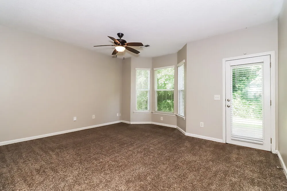 4 bed, 3.5 bath, 2458 sqft, $2,120 — Photo 4