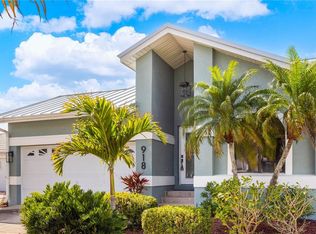 918 Shagos Dr, Apollo Beach, FL 33572