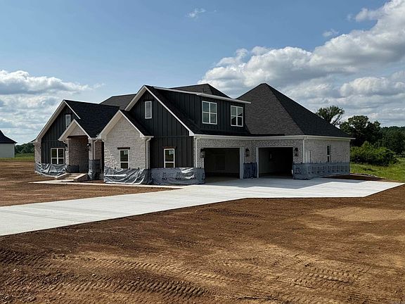 5th image of 18 Republican Meadow Ln