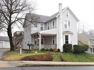 27 S 6th St #A, Akron, PA 17501