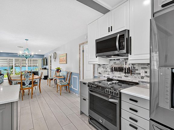 5th image of 812 Meadowlark Lane