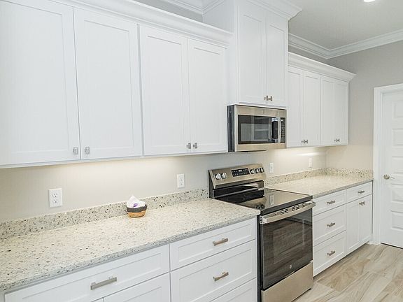 4th image of 212 The Villas Way