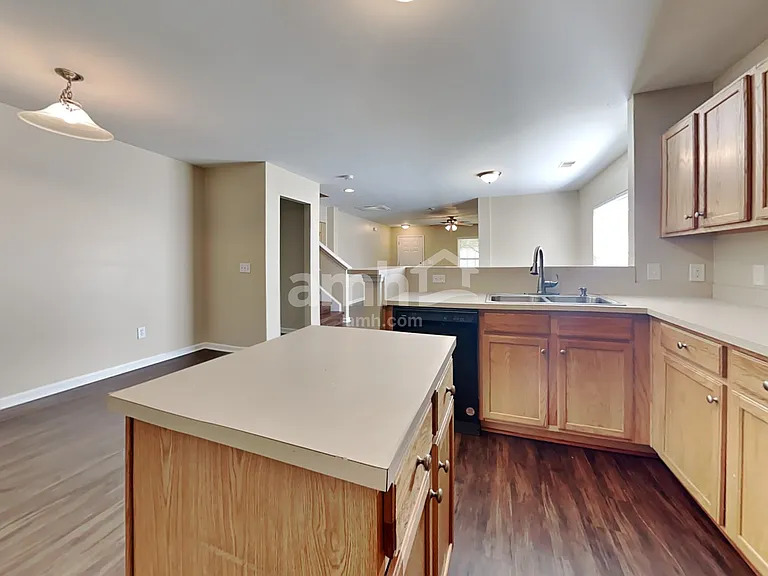 126 Avalon Rd — Photo 4