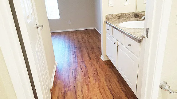The Oaks Apartments — Photo 9