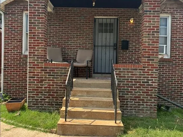 5653 Park Ln, Saint Louis, MO 63136