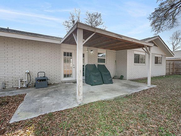4th image of 122 Azalea Ave