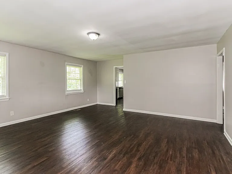 1116 Hayes Rd — Photo 5