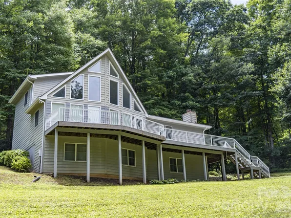 101 Friar Tuck Ln, Maggie Valley, NC 28751