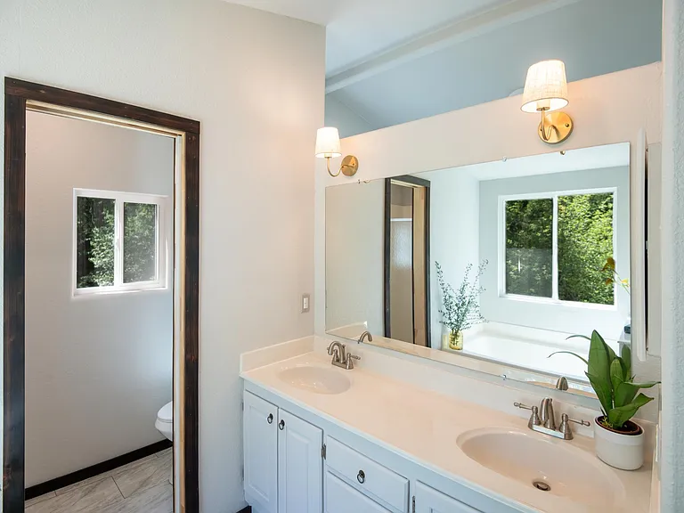 En suite bathroom