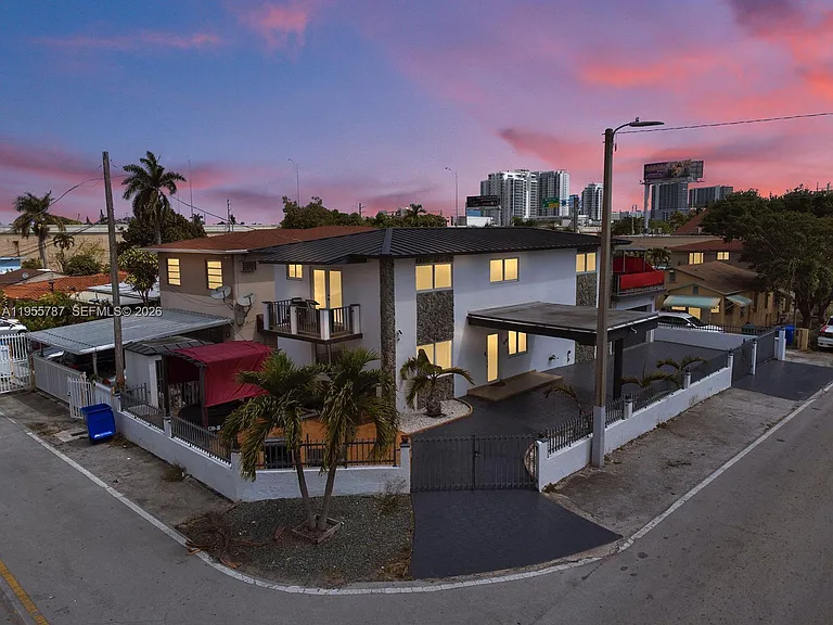 901 NW 22nd Pl — Photo 39