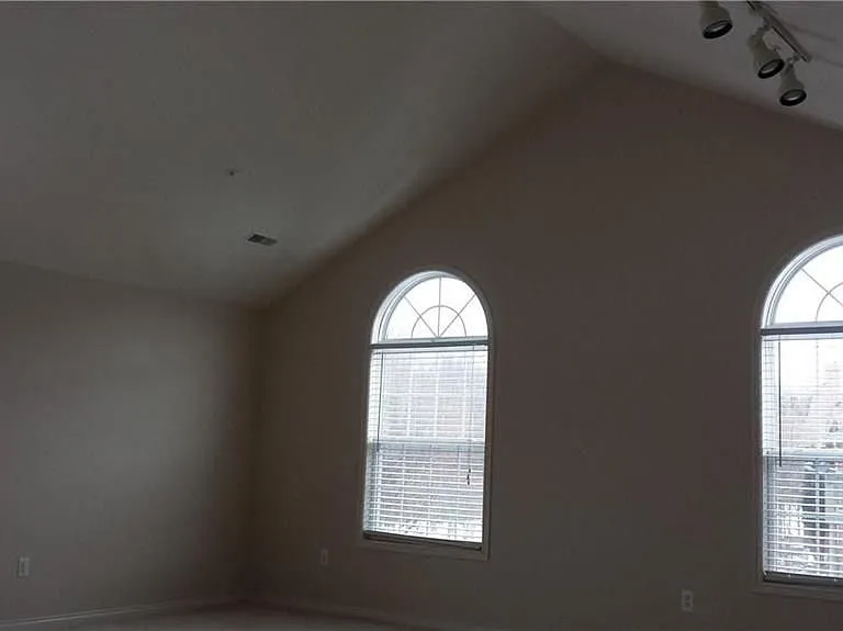28339 Carlton Way Dr — Photo 5