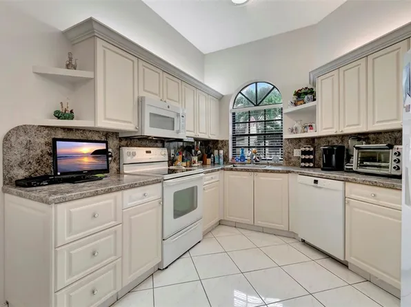 5131 Europa Dr APT P, Boynton Beach, FL 33437
