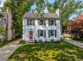 165 McKinley Ave, Grosse Pointe Farms, MI 48236