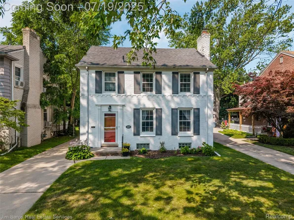 165 McKinley Ave, Grosse Pointe Farms, MI 48236