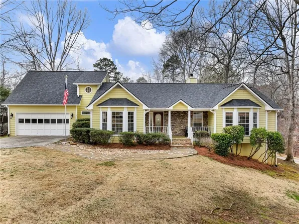 6650 Lake Run Dr, Flowery Branch, GA 30542