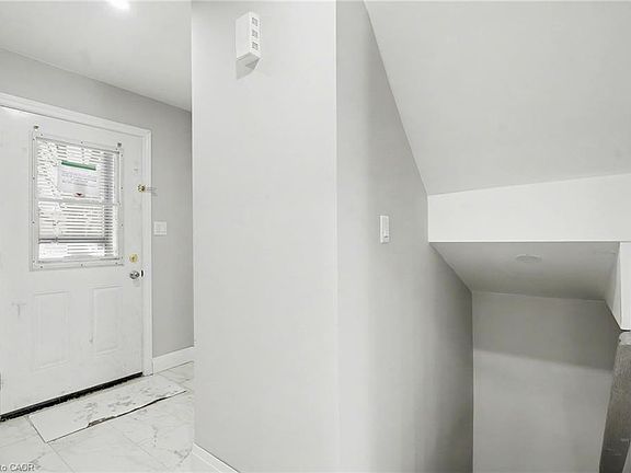 5th image of 125 Sekura Cres #12