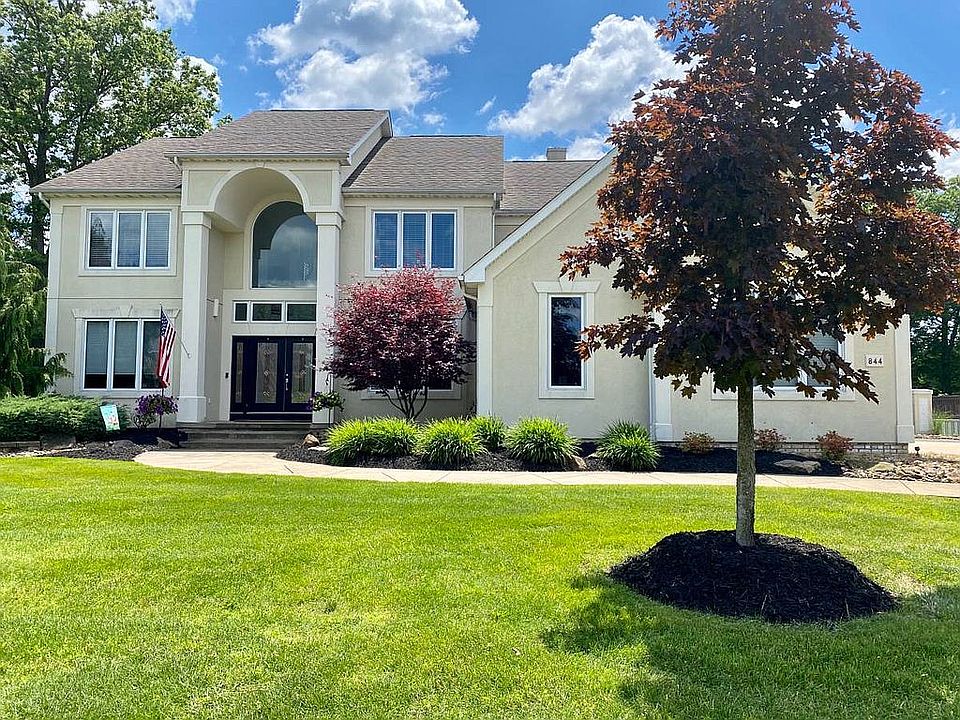1st image of 844 Redwood Dr