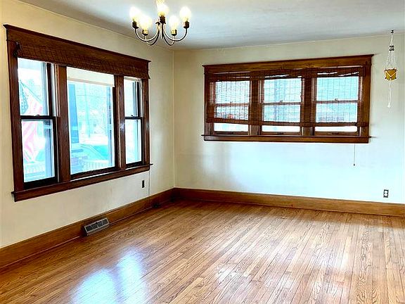 3rd image of 1824 Gratiot Ave